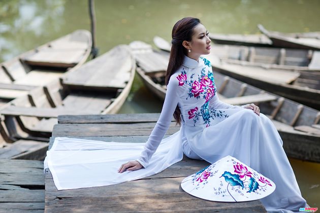 Ao Dai - souvenirs to buy in Vietnam