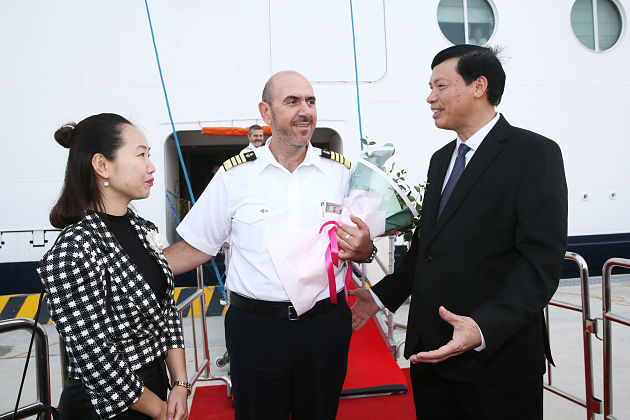 Captain welcomed by Halong Province Representatives