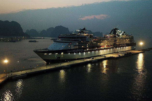 Halong-International-Passenger-Port-at-night