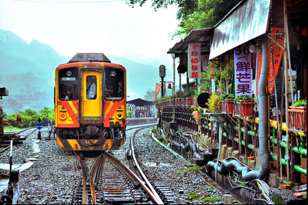 shifen_village_railway
