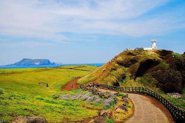 Seopjikoji-Waterfront-in-Jeju-day-tours