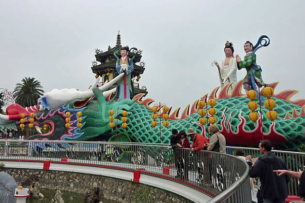 Spring-and-Autumn-Pavilion-Kaohsiung-shore-excursions