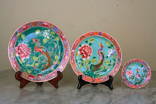 Peranakan Porcelain - Best Singapore souvenirs