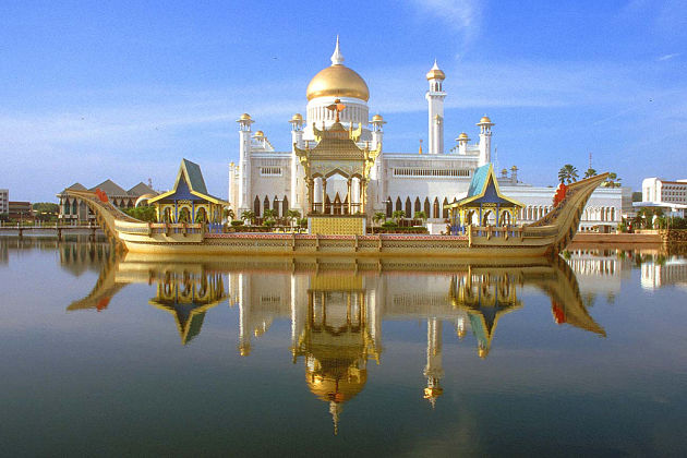 Sultan Omar Ali Saifuddin Mosque - Brunei shore excursions