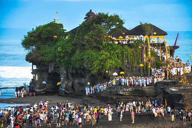 Tanah Lot Temple - Bali shore excursions