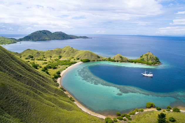 Travel Guide to Komodo National Park & Pink Beach