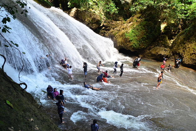  Makassar  Tour to Bantimurung  Leang Leang Shore 