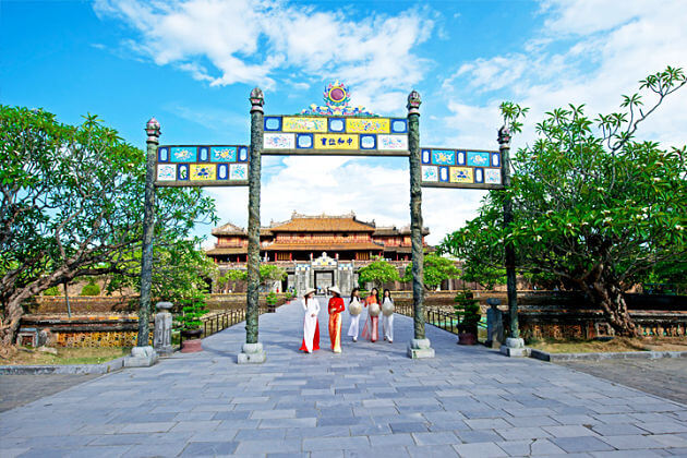 Best-time-to-visit-Hue-shore-excursions