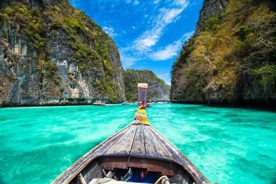 Driving-Speedboat-in-Phi-Phi-Islands