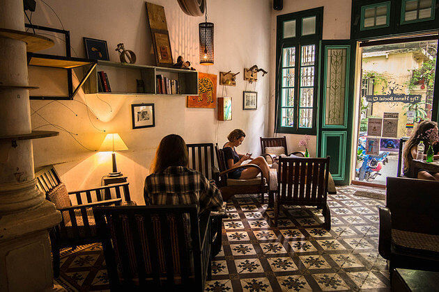 Internet-in-Hanoi-coffee-shop