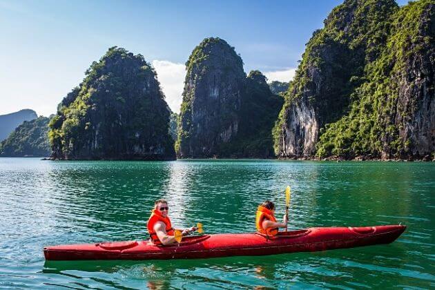 Kayak-in-Halong-Bay-shore-excursions