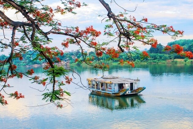 Perfume-River-in-Hue-shore-excursions