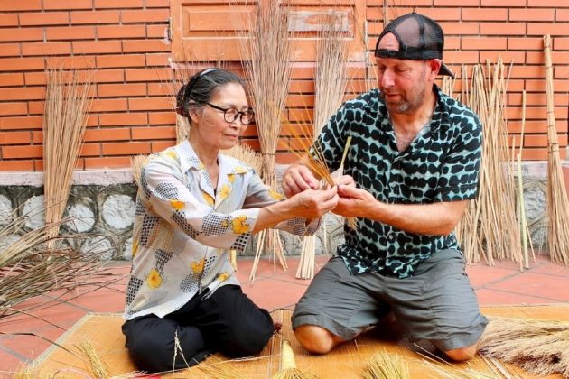 Broom-making experience in the Yen Duc Village tour