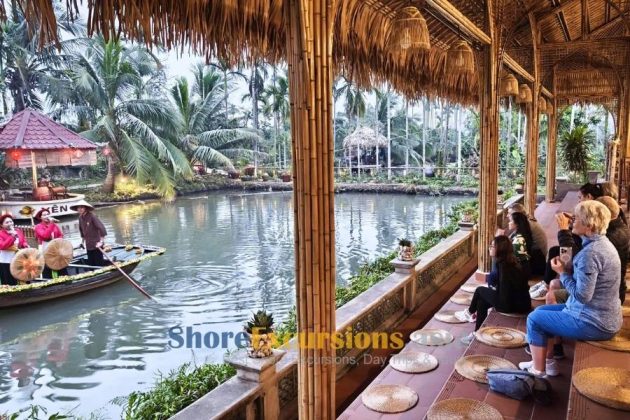 Enjoy a water puppet show in Yen Duc village tour