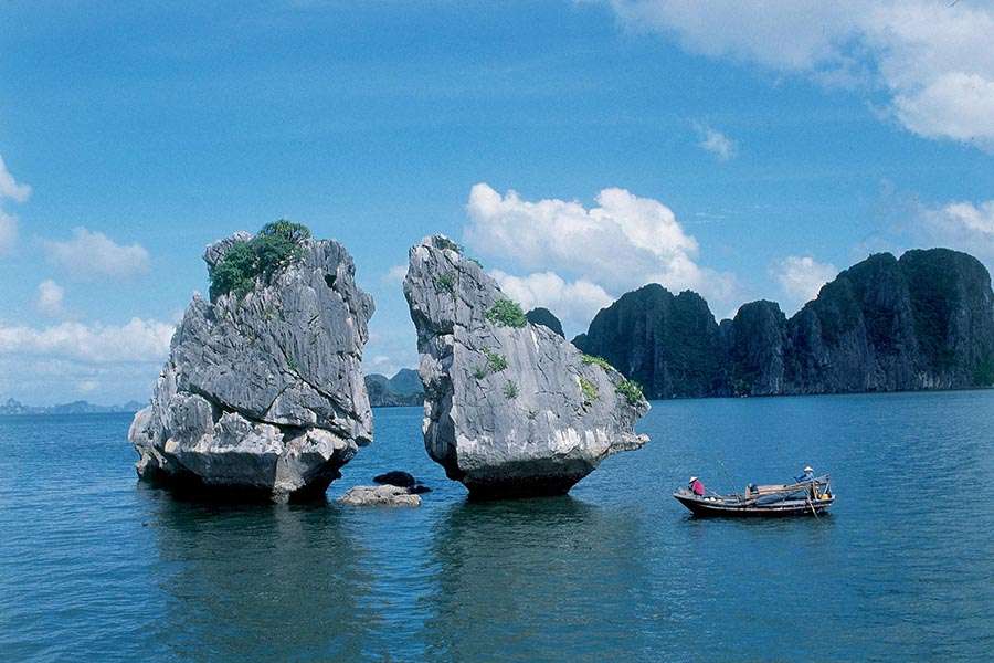 Fighting Cock Islet - Halong Bay shore excursions