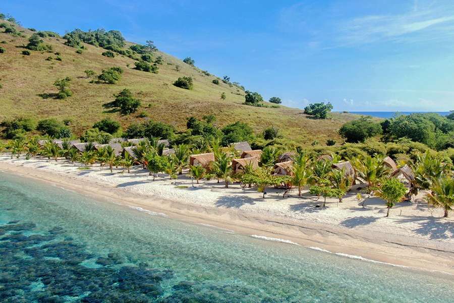 Le Pirate beach - Komodo shore excursions