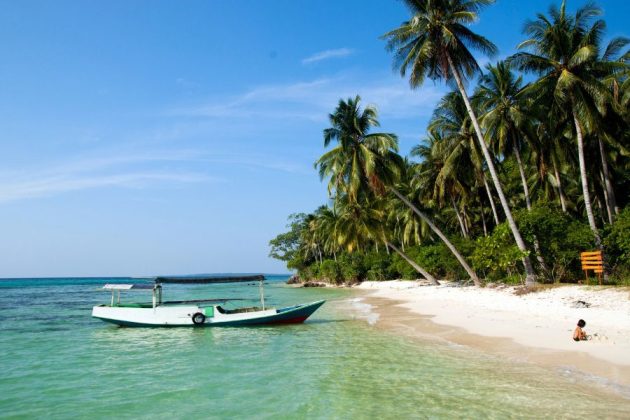 Beach relaxation on Menyawakan shore excursions