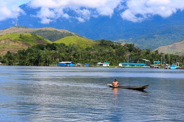 Lake Sentani & Asei Island Cultural Tour