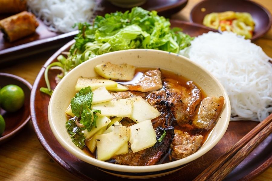Bun cha on Hanoi shore excursions