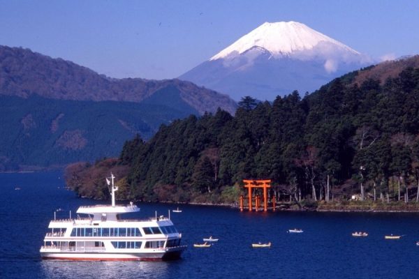 Lake Ashi cruising - Hakone tour