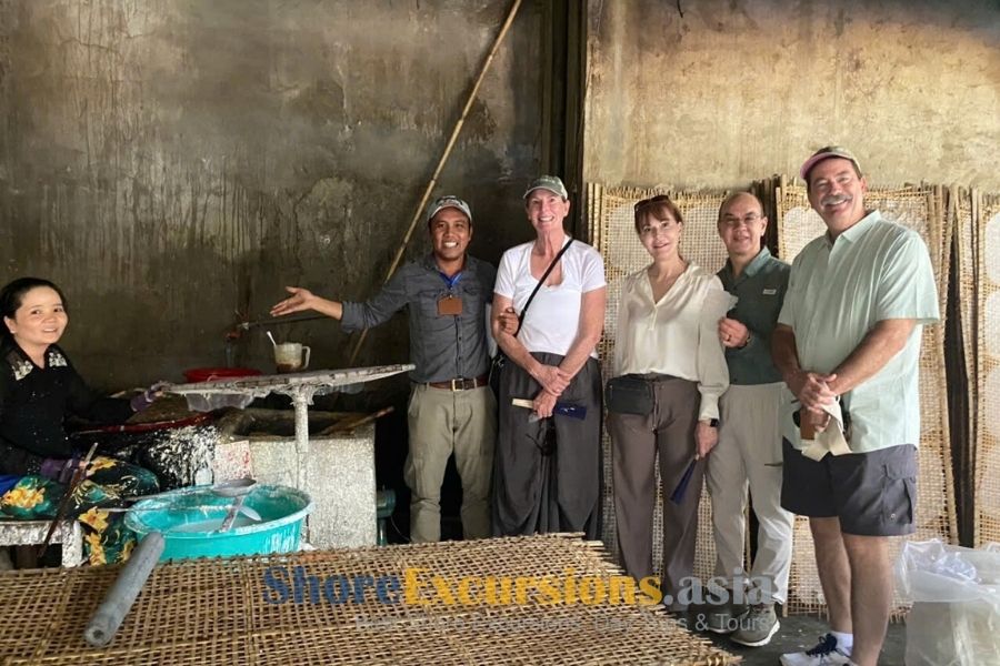 Group exploring with local - Asia Shore Excursions