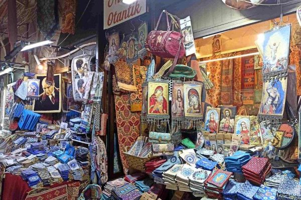 Kizlaragasi Hani Bazaar - Izmir highlights tour