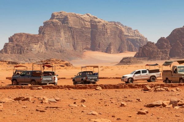 4x4 jeep tour in Wadi Rum desert