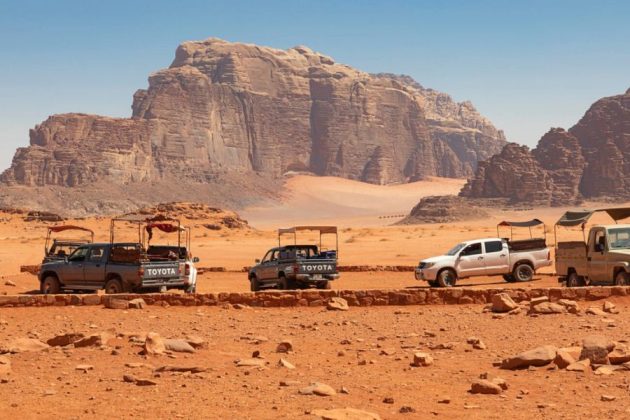 4x4 jeep tour in Wadi Rum desert