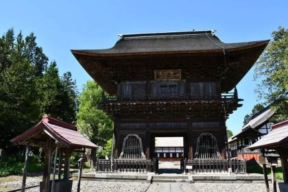 Choshoji Temple gate in Hirosaki - Aomori highlights tour