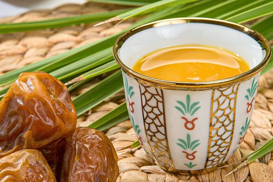Gahwa and dates - Bahrain tours