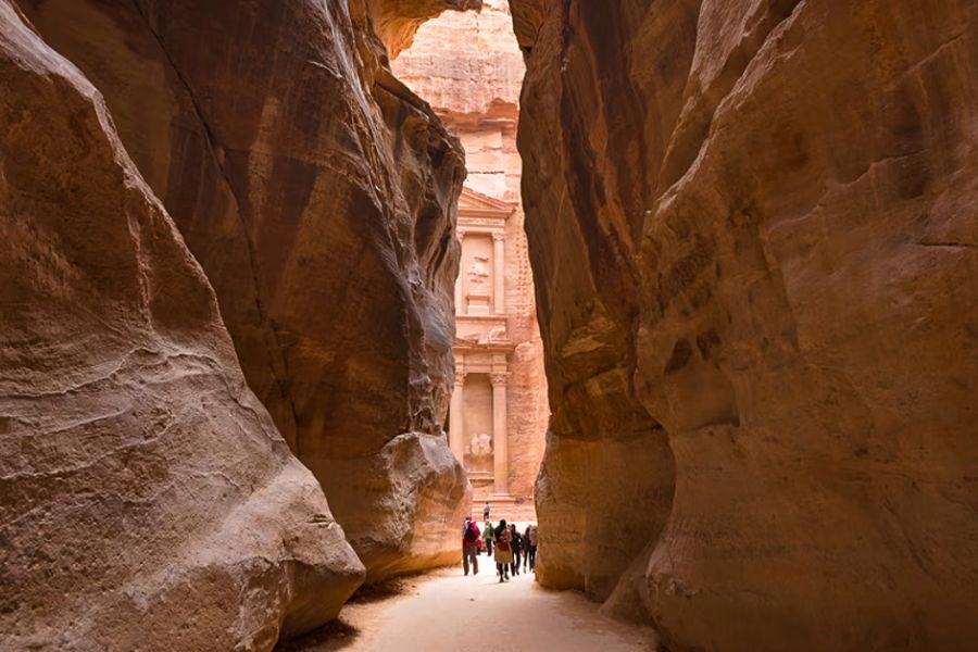 Walking through the Siq - Jordan tours