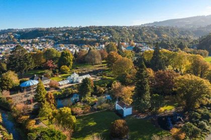 Dunedin Botanical Gardens with lush greenery