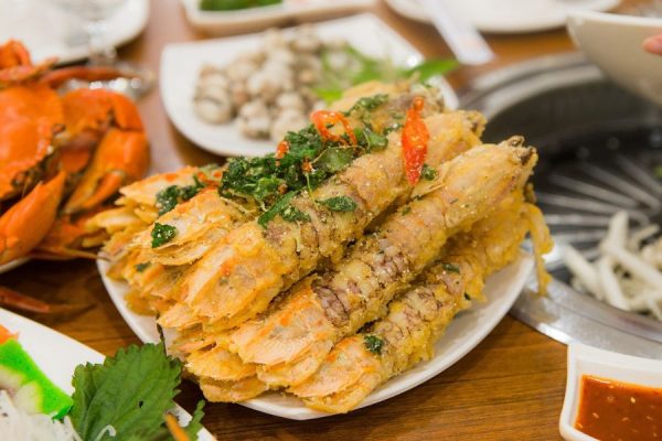 Halong Bay local cuisine lunch