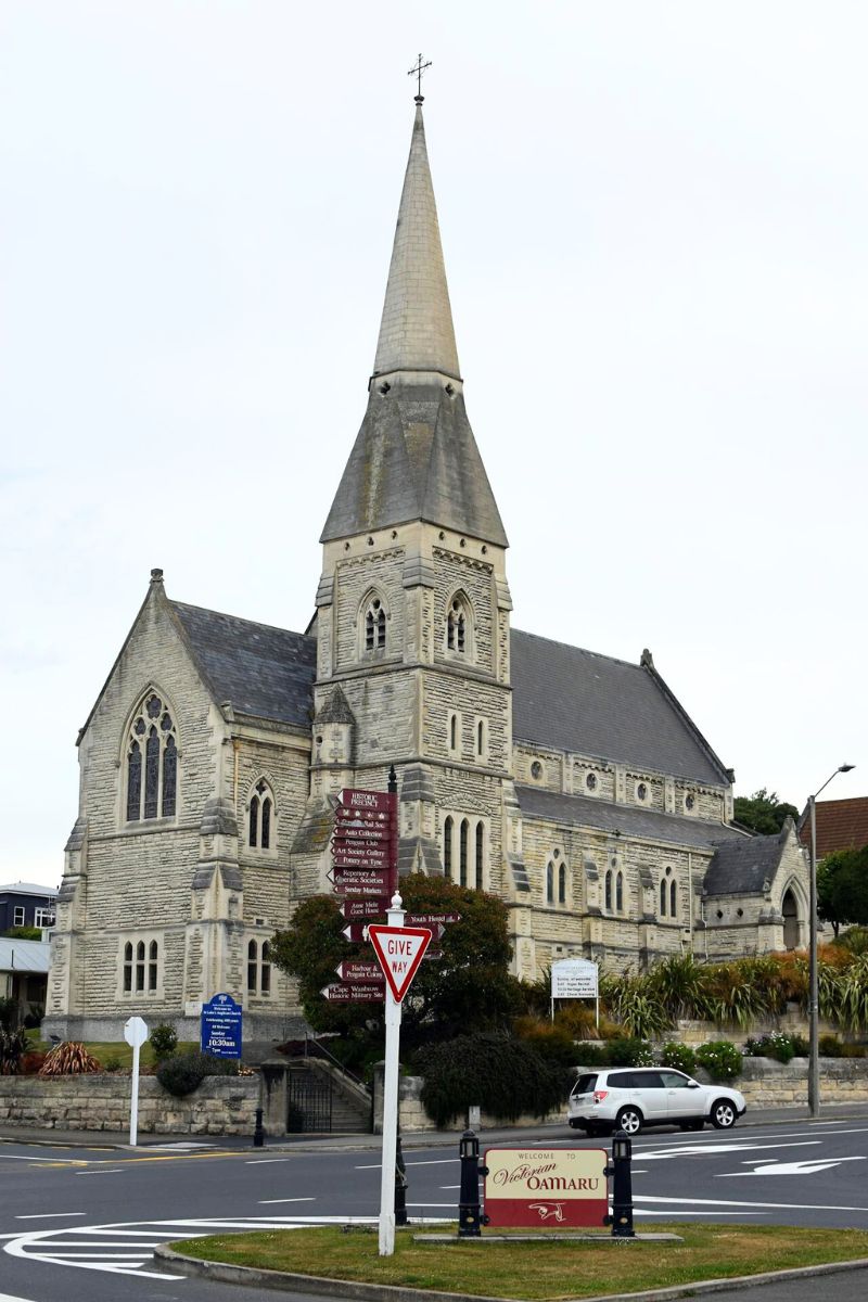 Dunedin church -Dunedin excursions