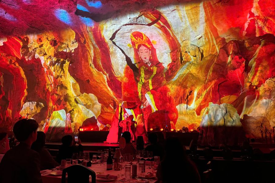 Dragon Pearl Cave mythological projection show