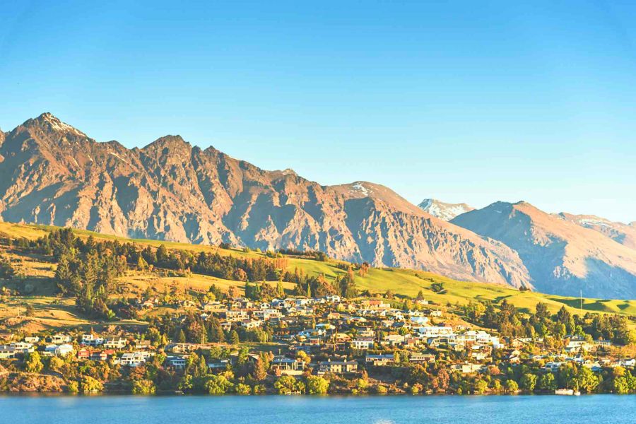 Queenstown lake and mountains in New Zealand