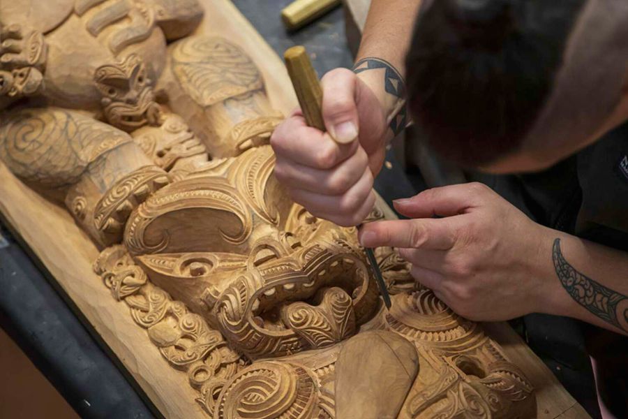 Māori carving and weaving in New Zealand
