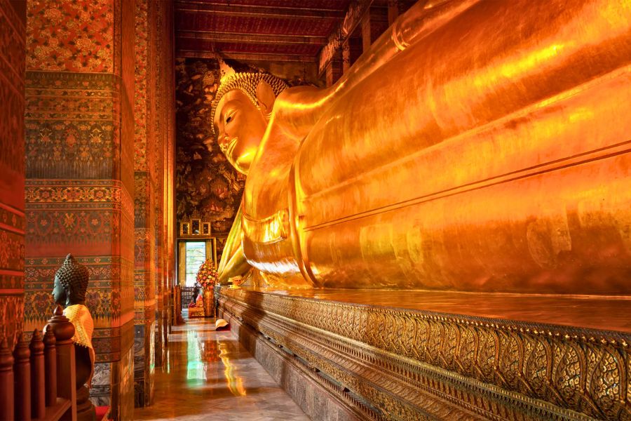 Reclining Buddha statue at Wat Pho