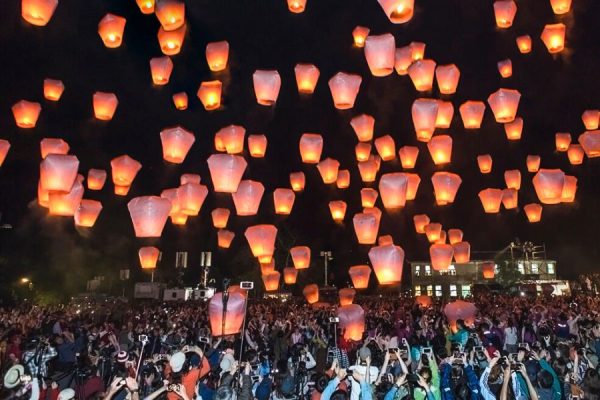 Sky lantern experience at Shifen Old Street