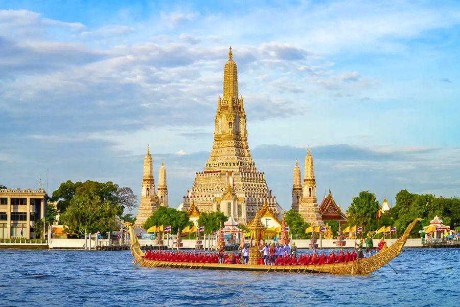 Wat Arun beside the Chao Phraya River