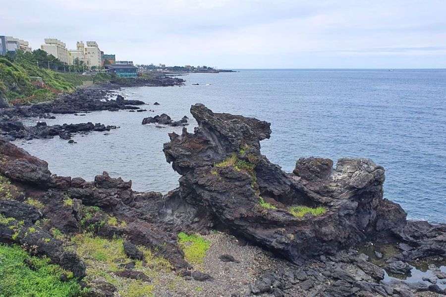 Yongduam dragon head rock - Jeju shore excursions Yongduam dragon head rock - Jeju shore excursions