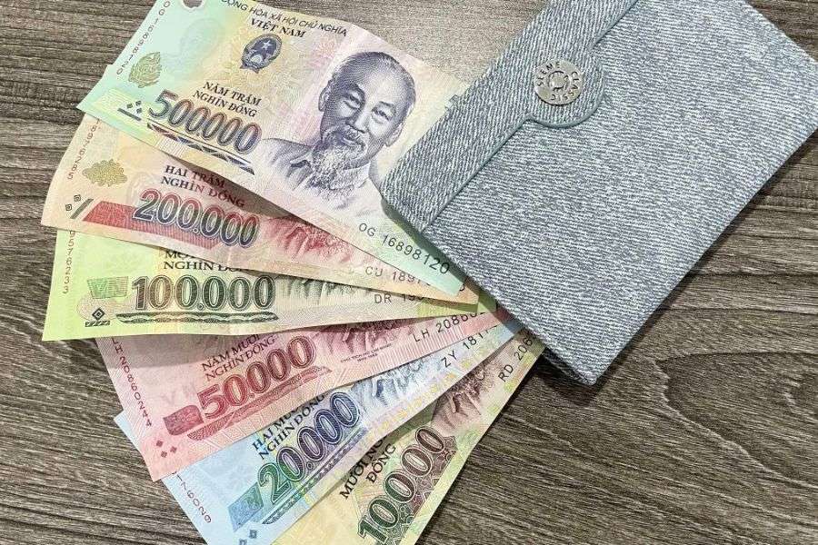 Vietnamese dong cash commonly used by cruise passengers in Vietnam