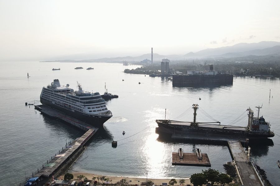 Cruise ship at Celukan Bawang Port