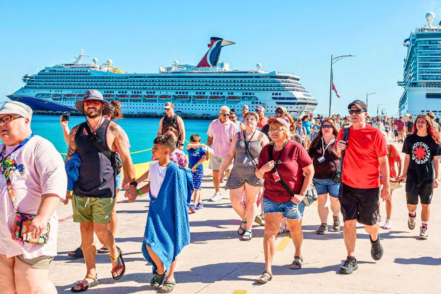 Cruise passengers at the port