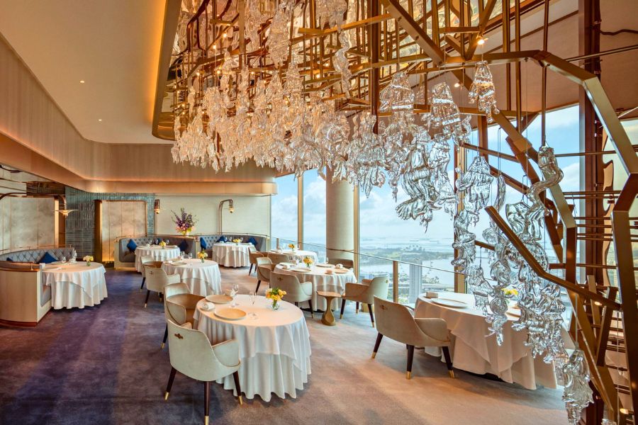 Hotel dining for pre cruise travelers