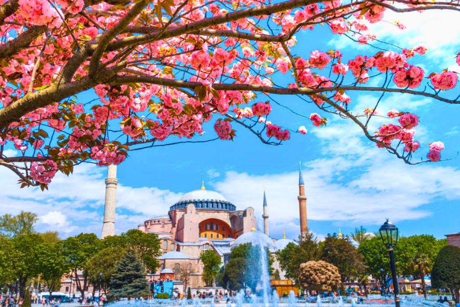 Istanbul weather in April