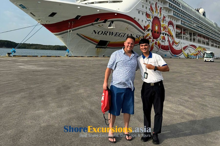 Local shore excursion guide at port