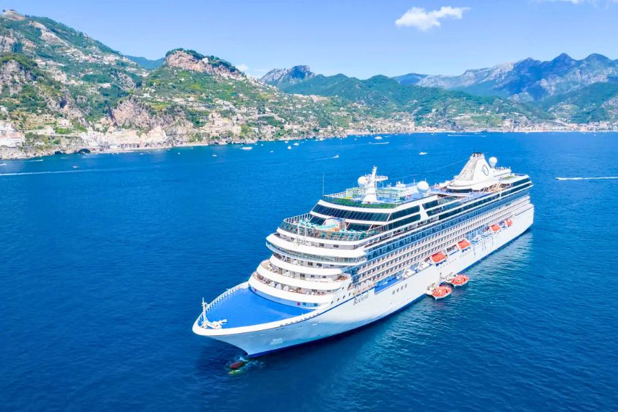 Oceania cruise ship in Japan