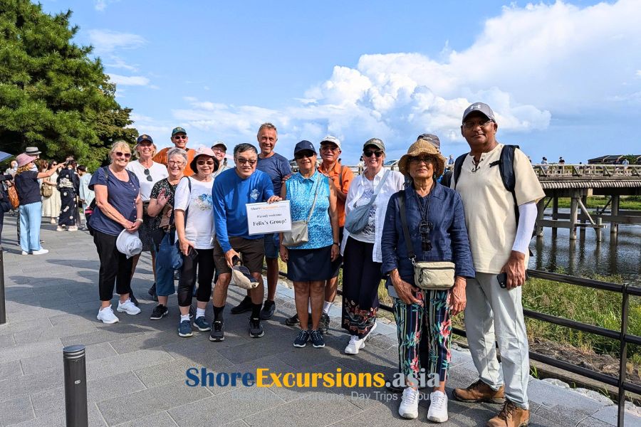 Shore excursion group with guide