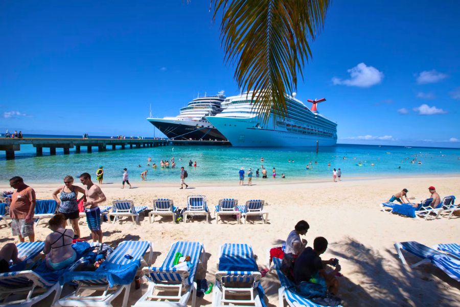 Tropical cruise port sightseeing